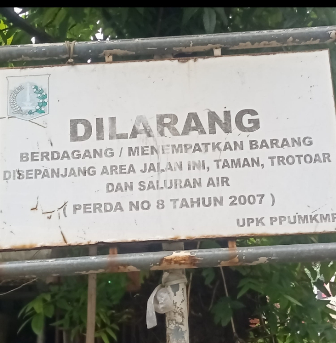Para Pedagang Taman Lansia PIK Penggilingan Menjadi Surga Para Oknum Nakal