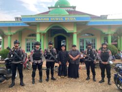 Satbrimob Polda Kalbar Pastikan Keamanan dan Kenyamanan Masyarakat Yang Melaksanakan Ibadah Sholat Idul Adha 1445 H