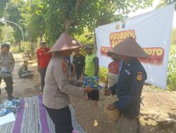 Cara Kapolsek Mojoroto Lebih Dekat Dengan Elemen Masyarakat : Datangi di Sawah, Ajak Ngobrol Santai