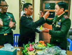 HUT Bhayangkara ke 78, Polsek Mojoroto Dapat Surprise dari Koramil 0809/ 03 Mojoroto