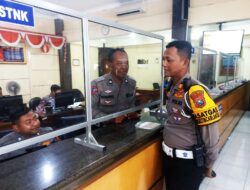 Pastikan Samsat Kediri Kota Berikan Pelayanan Terbaik Terhadap Wajib Pajak, Kasatlantas Lakukan Sidak