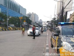 Anggota Samapta Polsek Pademangan Laksanakan Gatur Lalin Sore Hari