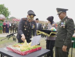 Kapolres Pidie Hadiri Upacara dan Berikan Surprise di HUT ke-79 TNI