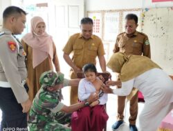 Babinsa Garda Terdepan;Sinergi Babinsa dan Puskesmas Sukseskan Imunisasi BIAS Untuk Kesehatan Siswa