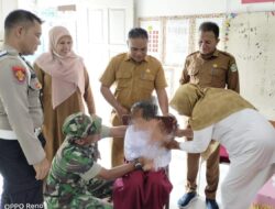 Babinsa Garda Terdepan;Sinergi Babinsa dan Puskesmas Sukseskan Imunisasi BIAS Untuk Kesehatan Siswa