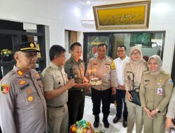 Kapolsek Koja Berikan Surprise Kepada Danramil Koja dalam Rangka HUT TNI ke-79