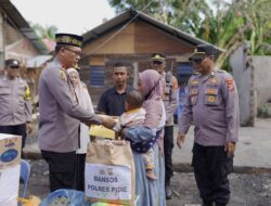 Kapolres Pidie Bantu Korban Kebakaran Rumah di Mila