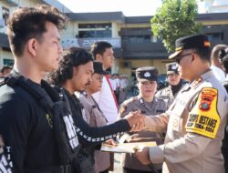 Kapolrestabes Medan Berikan Penghargaan Personel Berprestasi, TNI dan Masyarakat