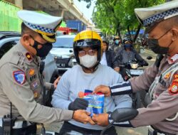 Sat Lantas Polres Metro Jakarta Utara Berikan Himbauan Kamseltibcar dalam Operasi Zebra Jaya 2024