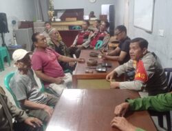 Jalin Komunikasi dengan Warga Polsek Koja Sampaikan Pesan Kamtibmas dalam Rangka Program Cooling System di Pos Satkamling RW 011 Kelurahan Tugu Utara