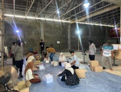 Polwan Kawal Ketat Penyortiran dan Pelipatan Surat Suara di Gudang Logistik KIP Lhokseumawe