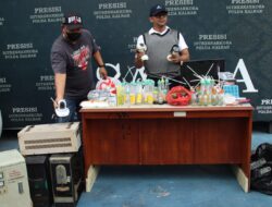 Polda Kalbar Grebek Kampung Beting, Beberapa Barang Bukti Perjudian di Sita dan Alat Isap Sabu