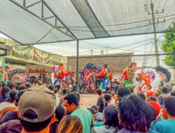 Warga Antusias Saksikan Pertunjukan ” Kesenian Jaranan Dharmaputra Tirtoyudo ” di Lingkungan Tirtoudan Tosaren Kota Kediri
