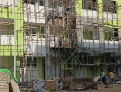 Pembangunan SMAN 10 Pontianak Diduga Ada Penyimpangan. UU KIP dan K3