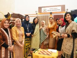 Persatuan Istri Prajurit Kodam XII/Tanjungpura Tampilkan Kreasi Tenun Sidan Untuk Program #PersitBisa