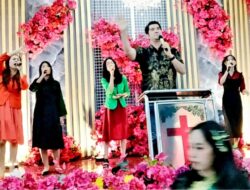 Pastor Andi Simon dan IAS Meriahkan Perayaan Natal Gesba Pusat Makassar, Pdt Daniel Kusbin: Kasih Kristus Begitu Dahsyat