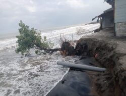 Abrasi Pantai Hantam Desa Meunasah Baro, Polisi Imbau Warga Pesisir Waspada