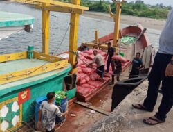 Bea Cukai Gagalkan Penyeludupan 45 Ton Bawang Merah dan Pakaian Monja Diperairan Jambo Aye