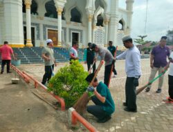 Masyarakat dan BKM Ramaikan Gotroy Bersih Masjid Hari Kedua