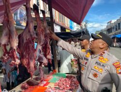 Kapolsek Muara Dua Kawal Keamanan Hari Meugang, Pastikan Warga Nyaman