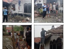 Gercep !! Kades Sudarto Tangani Rumah Warganya Yang Roboh Akibat Angin Kencang