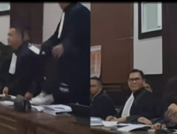 Firdaus Oibowo Banjir Kritik Lantaran Naik dan Injak-Injak Meja dalam Ruangan Persidangan