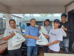 Polda Kalbar Salurkan 200 Paket Bansos Sembako Ramadhan Untuk Buruh Bongkar Muat