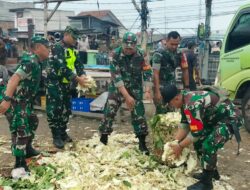 Ciptakan Lingkungan Bersih, Asri dan Nyaman, Personil Koramil 04/Babelan Bersihkan Sampah di Pasar Babelan