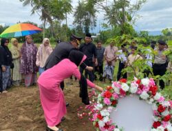 Kapolres Pidie Pimpin Upacara Pemakaman Aipda Hendri Saputra