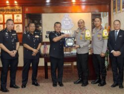 Sepakat Perkuat Kerja Sama Kapolda Kalbar dan Kepolisian Sarawak Malaysia Tangani Kejahatan Lintas Batas Negara
