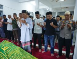 Sehari Menjabat Kapolres Lhokseumawe, AKBP Ahzan Turun Langsung Sholatkan Jenazah Personel
