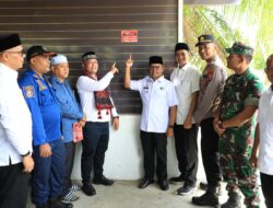 ‎Bupati Aceh Utara Tempel Stiker Nomor Telpon Penting di Rumah Warga