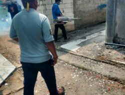 Ajak Warga Perangi DBD, Pemdes Srimahi Lakukan Fogging