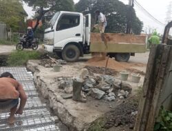 Kades Srimahi Sudarto Berupaya Meningkatkan Produktifitas Pertanian Dengan Memperbaiki Saluran Air Dan Infrastruktur