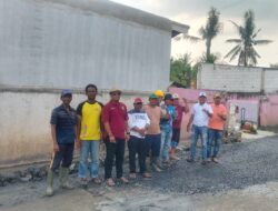 Kocek Anggaran Pribadi , Kades Srimahi Tingkatkan Infrastruktur Dengan Lakukan Pengaspalan