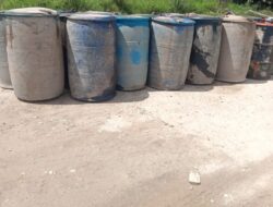 Puluhan Drum Solar Subsidi Diduga untuk Tambang Emas Ilegal Ditemukan Terbengkalai di Kapuas Hulu