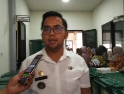 Pengelolaan Sampah Berbasis Masyarakat di Kelurahan Kebalen, Lurah Andika Journalisanda Lakukan Sosialisasi dan Distribusi Tempat Sampah