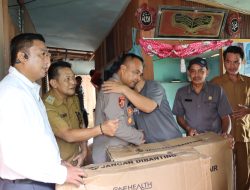 Rasa Peduli Terhadap Sesama Kapolres Melawi Serahkan Kursi Roda