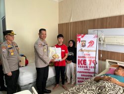 Anjangsana Hari Bhayangkara ke-79, Polda Kalbar Berikan Dukungan dan Tali Asih kepada Anggota Polri dan Keluarga yang Sedang Dirawat