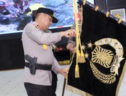 Polda Kalbar Gelar Tradisi Pencucian Pataka, Simbol Penyucian Semangat Pengabdian Jelang HUT Bhayangkara ke-79