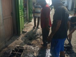 Drainase Mampet !!! Kades Srimahi Ajak RT RW Kadus Serta Warga Lakukan Gotong Royong