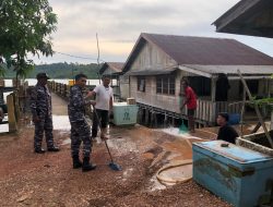 Demi Kenyamanan Pengguna Pelabuhan, Posal Pulau Mas Bersama Warga Masyarakat Bersihkan Pelabuhan