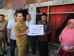 Wali Kota Lhokseumawe Salurkan Bantuan untuk Korban Kebakaran di Cut Mamplam