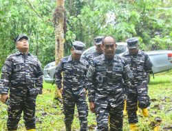 Kadisfaslanal Didampingi Aslog Dankodaeral IX Tinjau Lahan TNI AL di Dusun Karang-Karang Kota Ambon