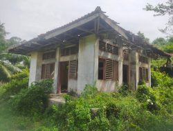 Pagar dan Musholla SMPN 3 Kuta Makmur Sangat Memprihatinkan