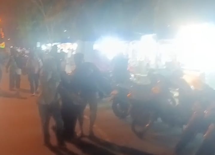 Gas Air Mata Polisi Bikin Pedagang UMKM Digulis Pontianak Berhamburan