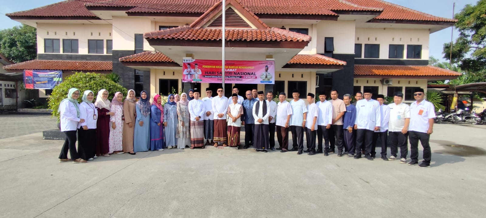 Camat Babelan Pimpin Apel Peringatan Hari Santri Nasional 2025