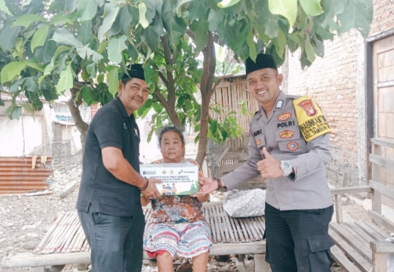 Pemdes Srimahi dan Polri Sinergi Bagikan Sembako untuk Lansia dan Anak Yatim