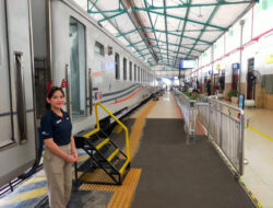 Arus Libur Nataru Memuncak, Stasiun Madiun Jadi Episentrum Kepadatan Penumpang KA