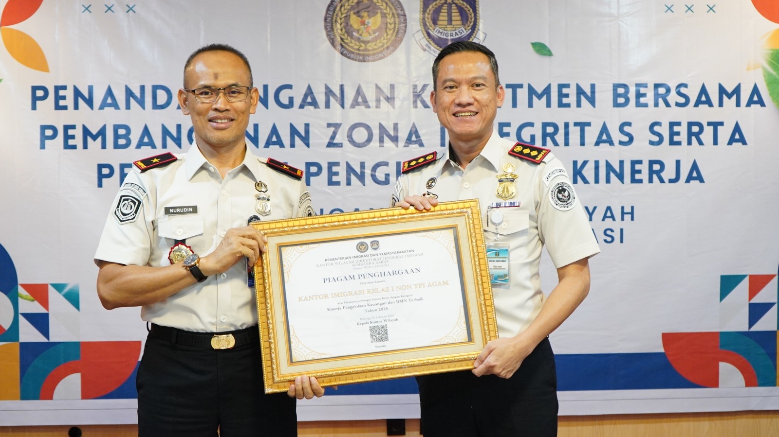 Jajaran Kanwil Ditjen Imigrasi Sumatera Barat Tandatanganan Komitmen Bersama Pembangunan Zona Integritas 